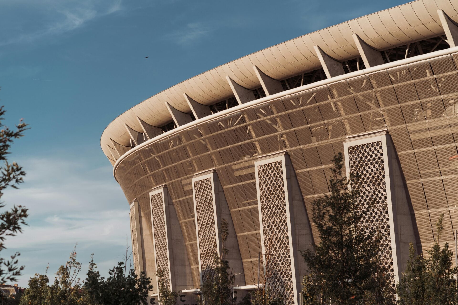 Featured image for “La Champions League: Millones dentro y fuera del campo”